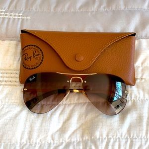 Like New Ray-Bans sunglasses
